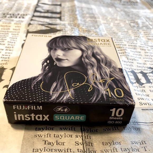 COPY[SOLD] Taylor Swift - Exclusive Polaroid Films - Picture 8 of 12